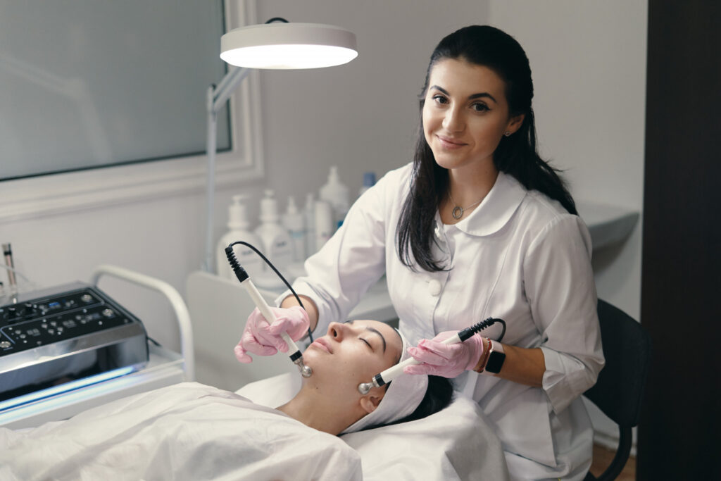 Get Glowing Skin: What Top Dermatology Clinics Recommend